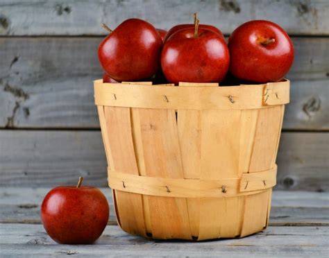 red apples and wooden basket free image | Peakpx