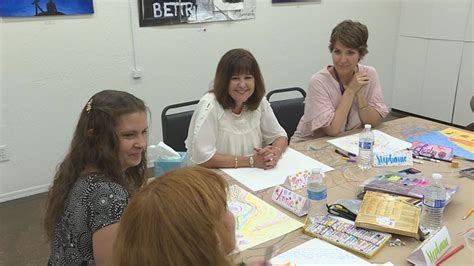 Karen Pence visits art therapy session in Phoenix | 12news.com