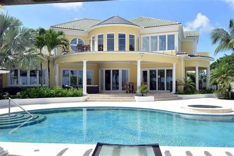 Look Inside Shania Twain's Luxurious Bahamas Mansion [PICTURES]