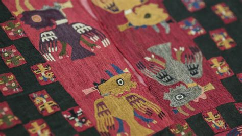 Sweden returns ancient textiles to Peru - CBS News