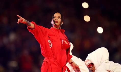 Retour sur le show enflammé de Rihanna au Super Bowl - RapCity