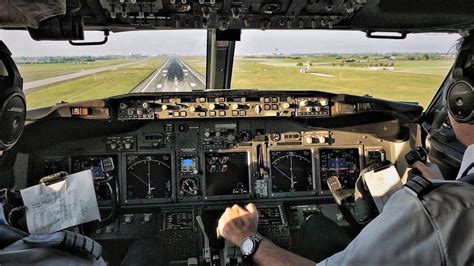 SMOOTH Landing! COCKPIT Boeing 737-800 Landing in Copenhagen Airport ...