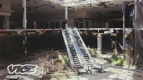 What’s in America’s Abandoned Malls (Full Episode) - YouTube