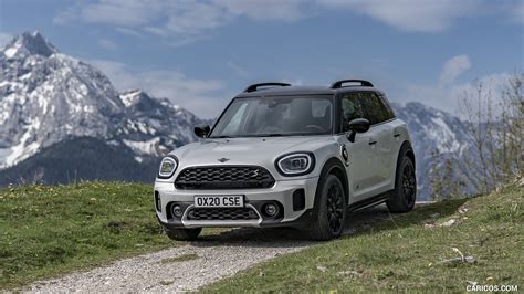 2021 MINI Countryman SE ALL4 Plug-In Hybrid - Front Three-Quarter | Caricos