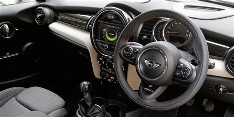 MINI 3-Door Hatch (2014-2017) Interior & Infotainment | Carwow