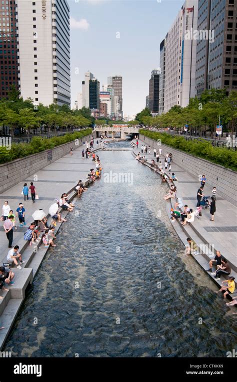 Cheonggyecheon stream, Seoul, Korea Stock Photo - Alamy