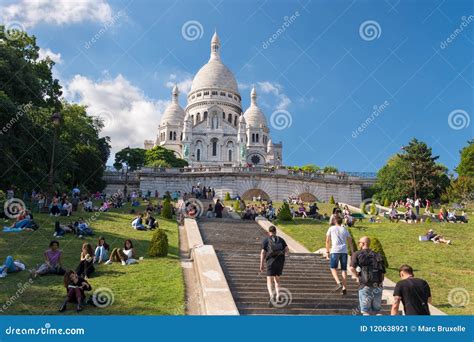 Tourists Climbing the Stairs To the Basilica Sacre Coeur Editorial Photo - Image of basilica ...