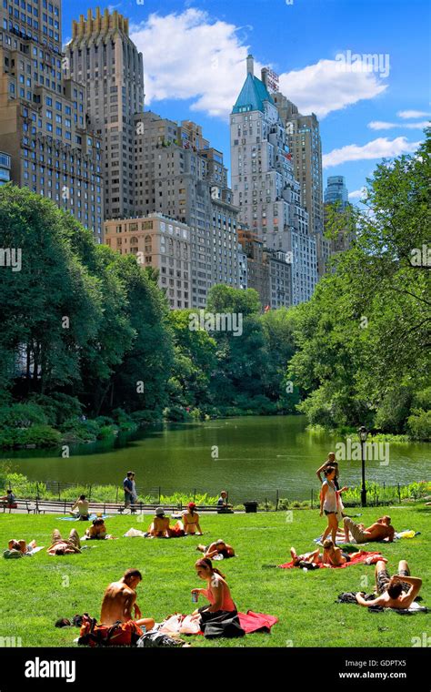 Central Park south in Manhattan, New York City Stock Photo - Alamy