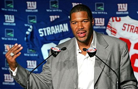 Michael Strahan Gives Camera The Finger [VIDEO]