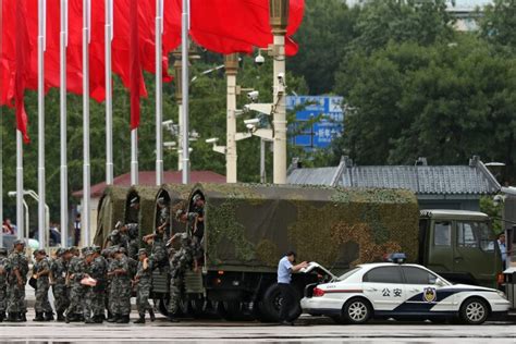 China's parade: 850,000 volunteers, 12,000 troops, plus monkeys, falcons and tanks and ... - Los ...