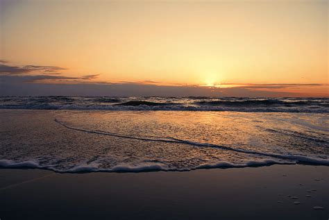 HD wallpaper: Beautiful sunset scenery, sea, sky, clouds, sand, beach, seashore and sand dunes ...