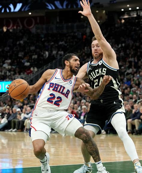 Best photos from the Milwaukee Bucks vs. Philadelphia 76ers