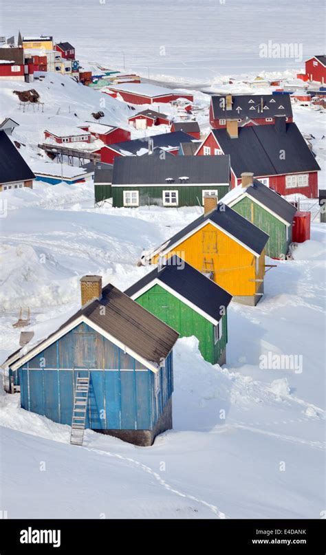 colorful inuit houses in Greenland Stock Photo - Alamy