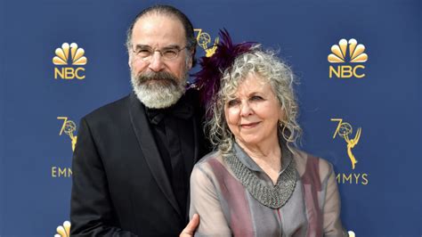 Mandy Patinkin & Kathryn Grody to Star in 'Seasoned' Comedy Pilot at Showtime