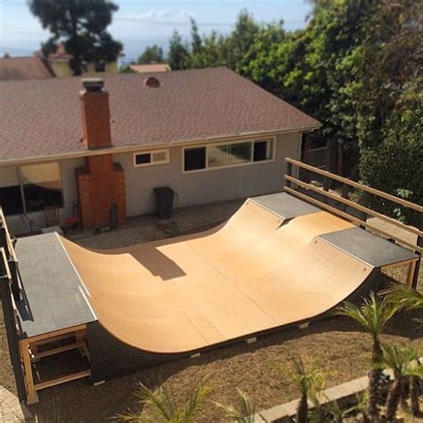 Would you like this ramp in your backyard? | Mini ramp, Backyard ...