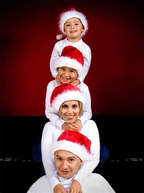 40 Creative and Unique Ways to Take a Family Photos for your Christmas ...