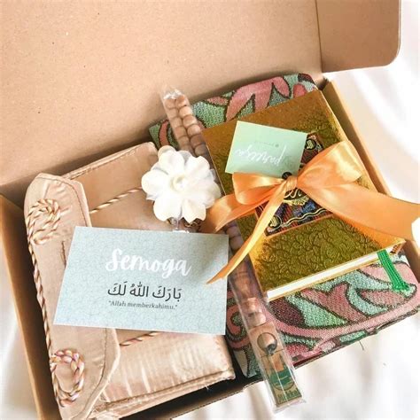 Inspirasi Kado Pernikahan Islami yang Penuh Makna - Wedding Market