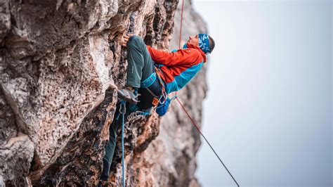 Bouldering vs Rock Climbing: Key Similarities & Differences