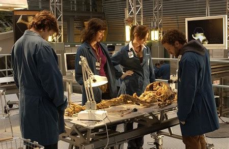 "Bones" Season 1 - Pilot HQ Episode Still+Behind The Scenes - Bones ...