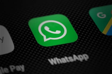 Whatsapp app icon on smartphone screen (perspective render… | Flickr