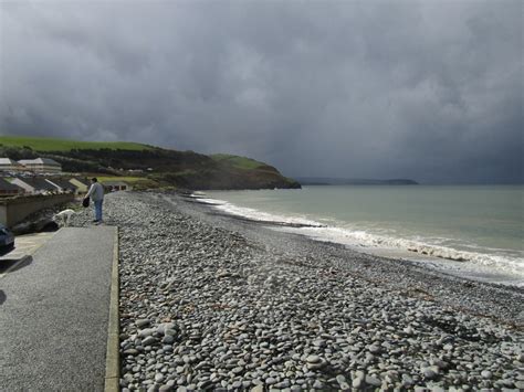 Aberaeron dog-friendly beach, Ceredigion, Wales - Driving with Dogs