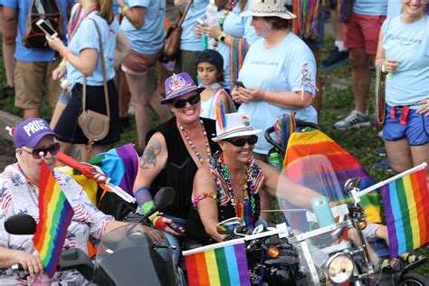 Thousands line Bayshore Drive for St. Pete Pride parade | Tampa Bay Times