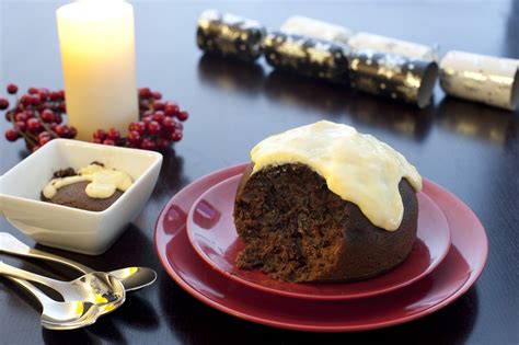 Photo of Serving of delicious Christmas pudding | Free christmas images