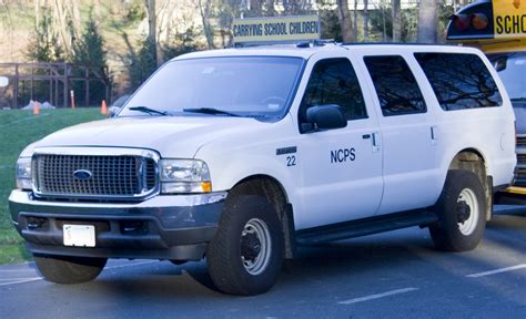 File:Ford Excursion school bus.jpg - Wikimedia Commons