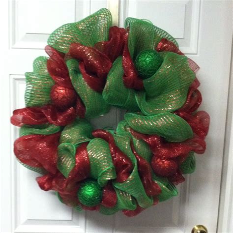 Homemade wired ribbon wreath...for the leftover ribbon from the wedding.. | Christmas wreaths ...