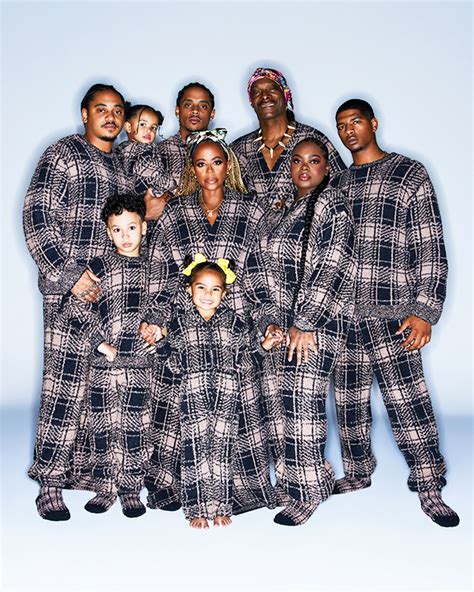 Snoop Dogg Joined By His Family For SKIMS Holiday Campaign 2022 ...