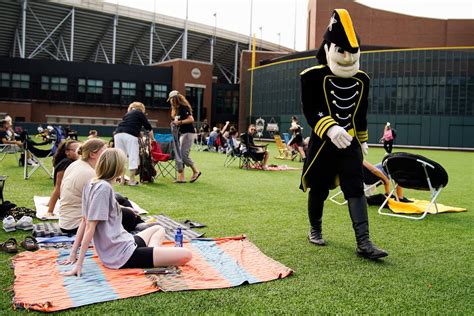 A look at Vanderbilt mascot Mr. Commodore