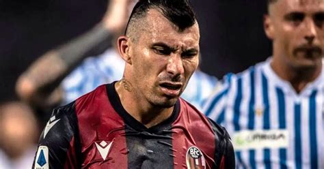 They reveal details of the fight between Bologna players and their barra brava: Gary Medel ...