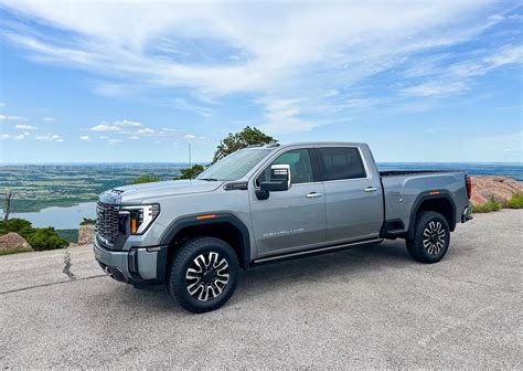 2024 GMC Sierra 2500 HD Denali Ultimate Review: A Posh and Powerful Pickup