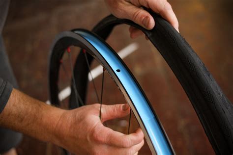 Clincher bike tyres: find out the easy way to fit them | road.cc