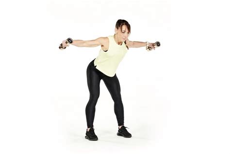 How to do the reverse fly with correct form - Women's Fitness