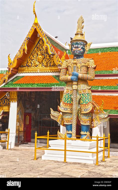 Thai yaksha hi-res stock photography and images - Alamy