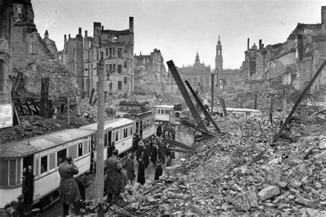 Enormous 360-degree panoramic picture of Dresden after Allied bombing ...