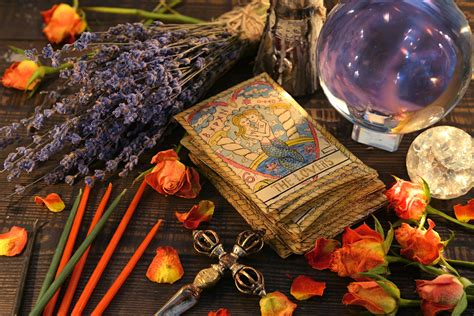 Tarot Card Psychic Readings: What to Expect - Psychic Cards