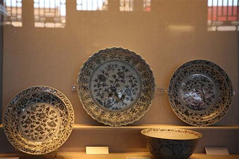Palace Museum presents large-scale porcelain show