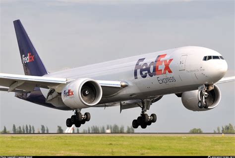 FedEx Boeing 777 N883FD | Boeing 777, Cargo aircraft, Boeing