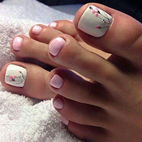 Flower Toe Nail Designs - Beautiful Flower Toe Nails Ideas - Fancy Nail Art