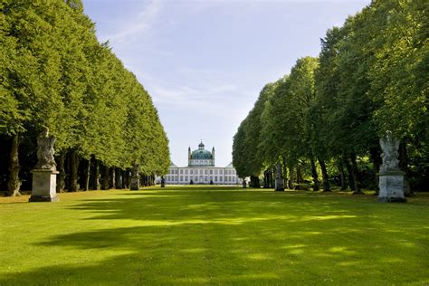 Fredensborg Slot: Et kongeligt sommervisit - Dansk Arkitektur Center - DAC