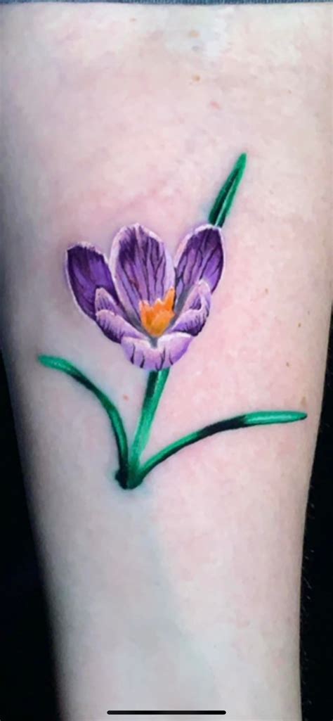 Crocus flower by Andy at Ghostline Tattoo in Bremerton WA : r/tattoos