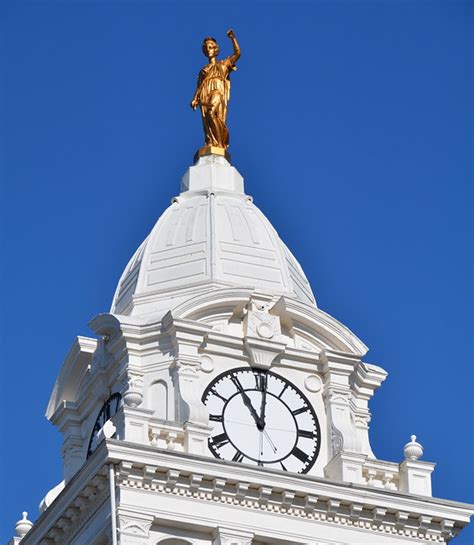 Fayette County Courthouse - a photo on Flickriver