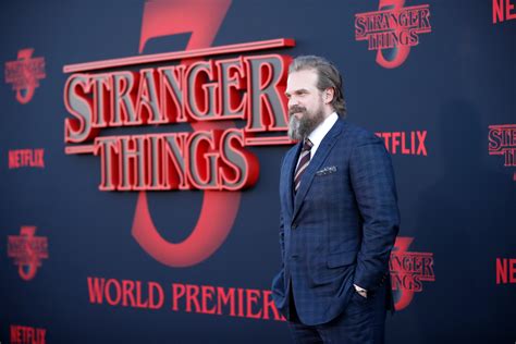 How Tall Is David Harbour Of 'Stranger Things'? Exact Height Revealed - JadeBlog
