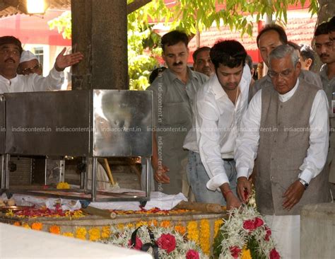 Buy FUNERAL OF PRAMOD MAHAJANS Pictures, Images, Photos By BHASKAR PAUL - News pictures