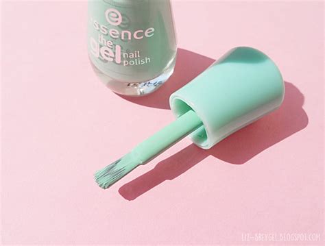 Essence Gel Nail Polish 'Play With My Mint' | Review & Swatches