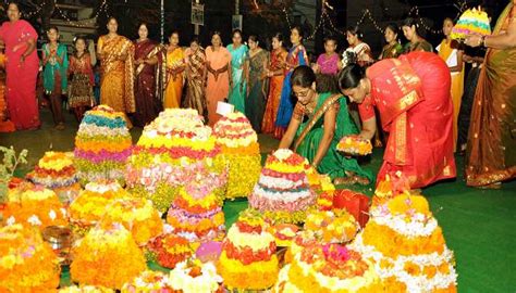 Everything About BATHUKAMMA : The Cultural Pride of Telangana - Wirally.com