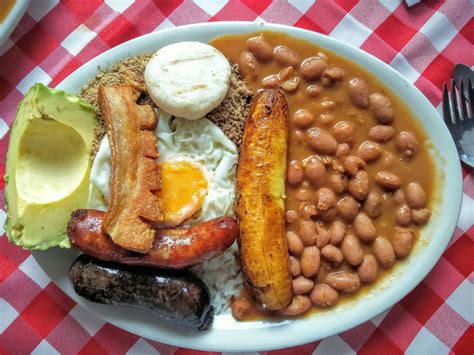 Bandeja Paisa, popular meal in Colombian cuisine [OC] [2496x1872] • /r/FoodPorn | Colombian ...