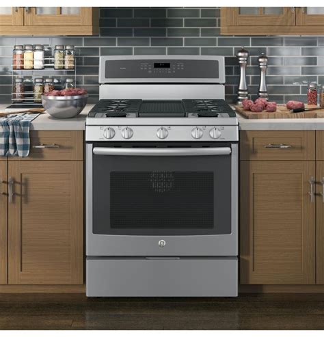 Slide-In vs Freestanding Range - Which Stove is Best For Your Kitchen